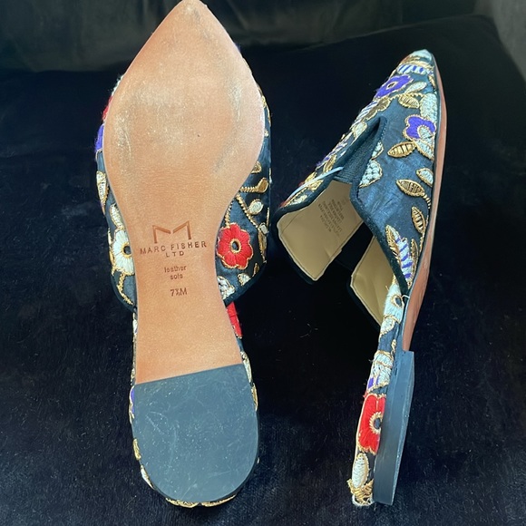 MARC FISHER FLORAL MULES SZ 7.5 - Picture 5 of 7
